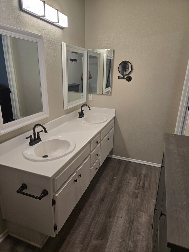 Photo - 44207 61st St W