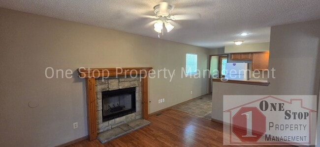 Photo - 3 Bedroom 2 Bathroom Duplex with 1 car garage in KCMO