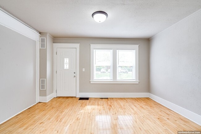 Photo - 1202-1318 Summit Ave.