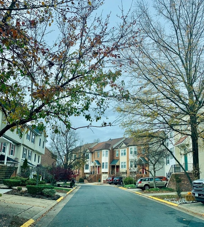 Photo - Spacious 3 Level 3 Bedroom Townhouse