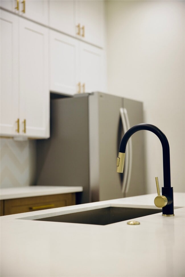 Photo - 4702 Coke St