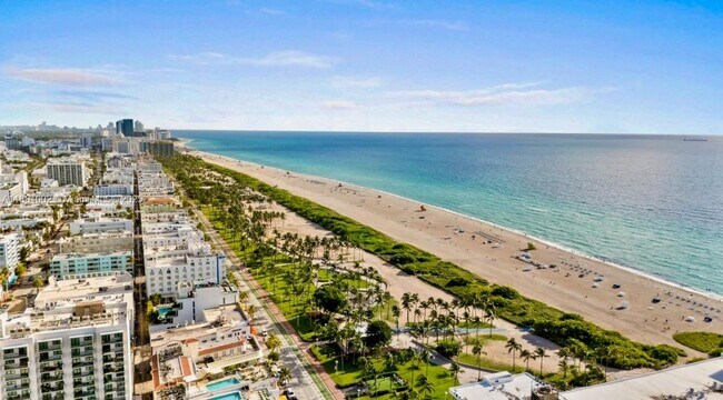 Photo - 240 Collins Ave Unidad 5C Rental