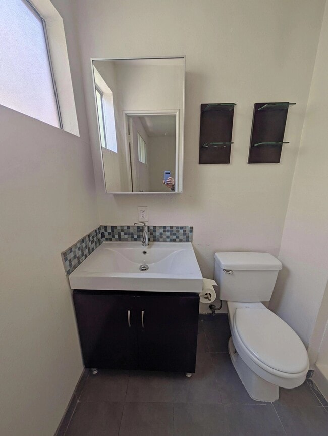 Photo - 1034 N Martel Ave Unidad 1