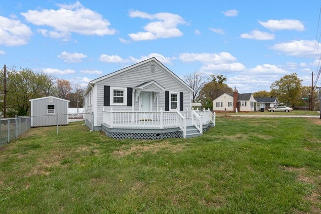 Building Photo - 2 Bedroom 1 Bath Within Walking Distance t... Rental