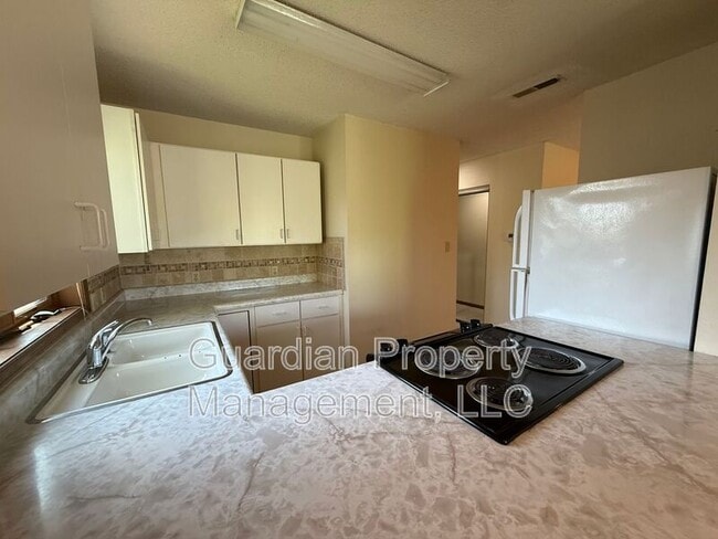 Photo - 1633 N Country Club Rd