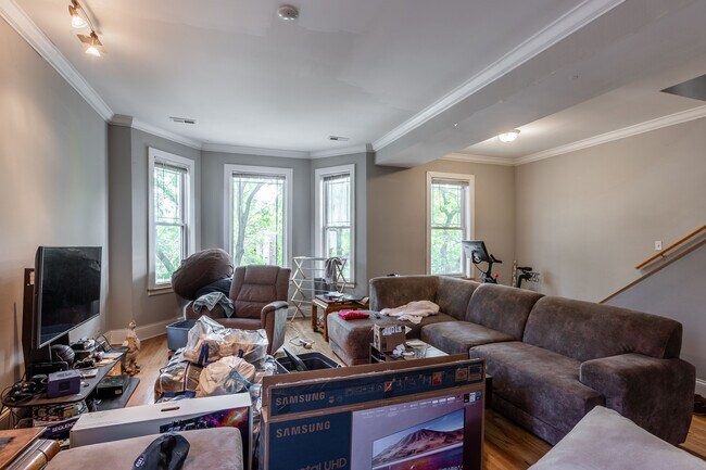 Photo - 1314 W Roscoe St Unit 2