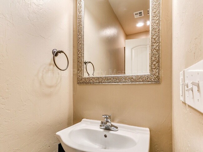 Photo - 2876 Muzzy St