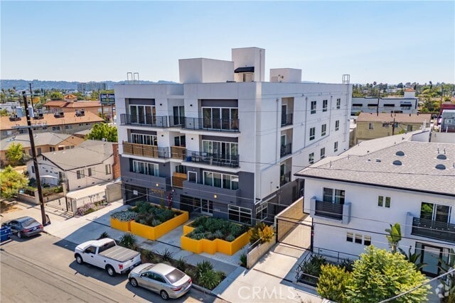 Building Photo - 6025 Craner Ave Unit 401 Rental