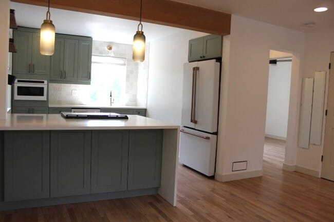Photo - Sunnyside Bungalow with 2 br/2 ba!