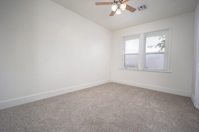 Photo - 1020 E Hurd St