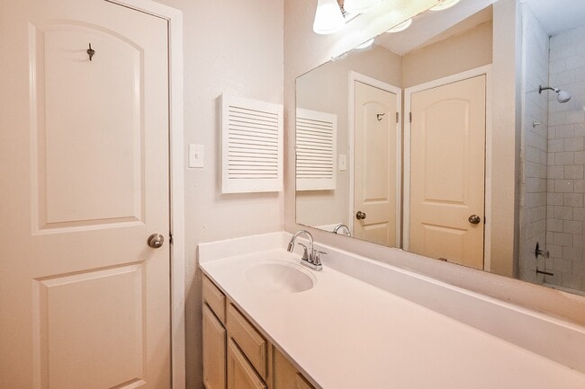 Building Photo - 1114 Blue Diamond Dr