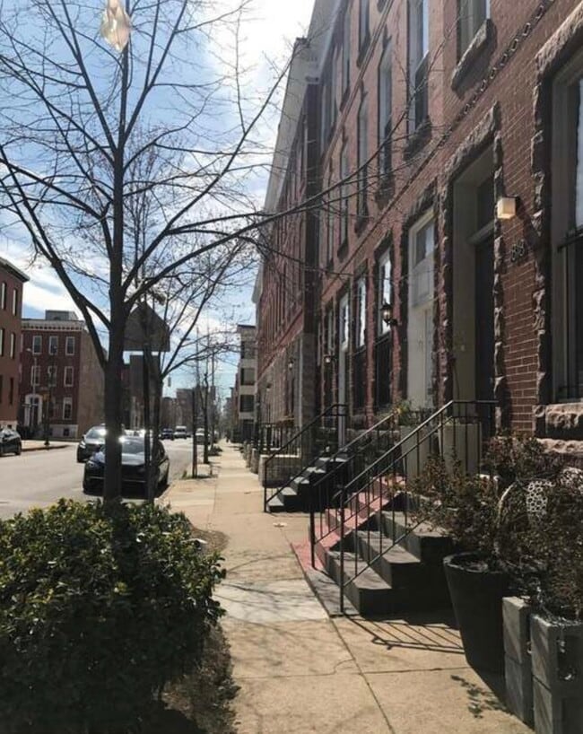 Building Photo - 1816 N Calvert St Unit Apt 1