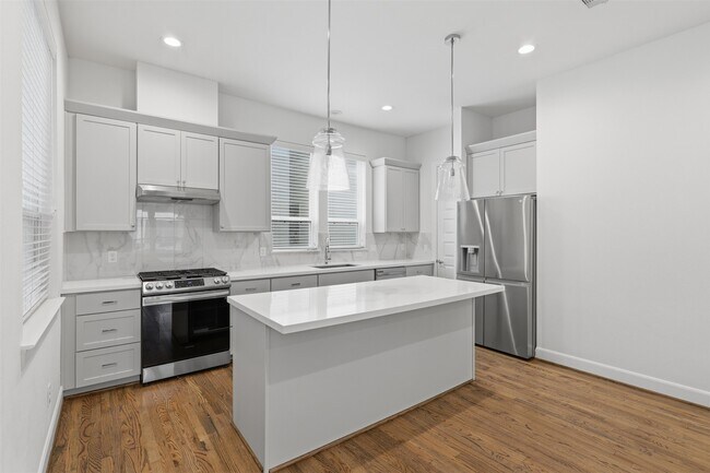 Photo - 2709 Clinton Dr