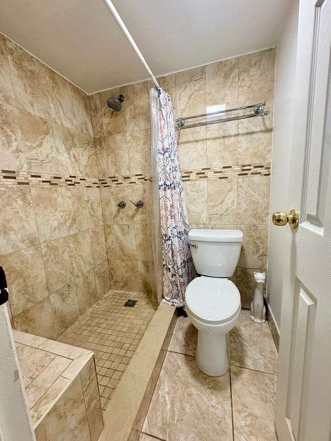 Photo - 20500 W Country Club Dr Unidad Condo in Biscaya - Aventura