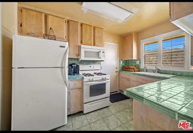 Photo - 5882 Bowcroft St Unidad 3