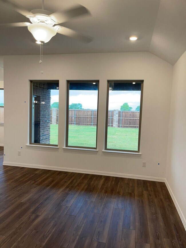 Photo - 2207 Primrose Trl