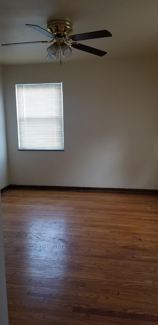 Photo - 1348 Eastview Ave Unidad 1348 Eastview Apt A