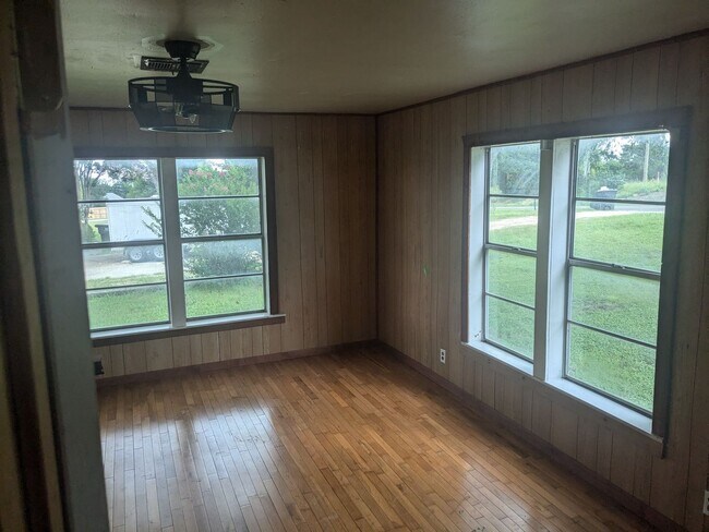 Photo - 3 Bed 1 Bath with Large Yard, Workshop, and Laundry Hookups