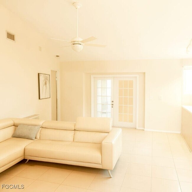 Photo - 1925 Gardner Ave