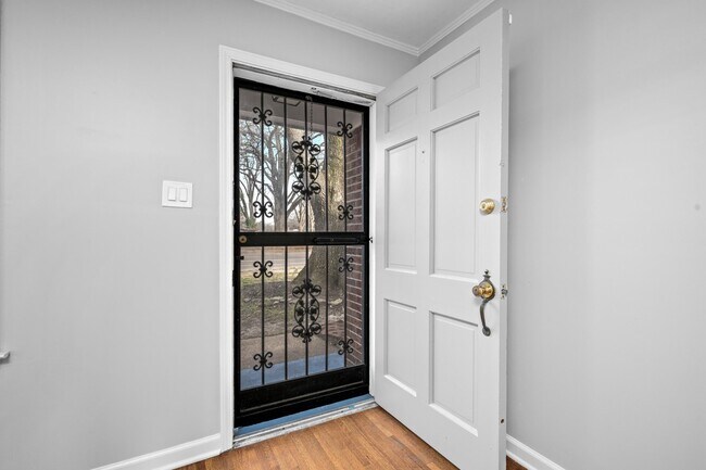 Photo - 1453 Colonial Rd