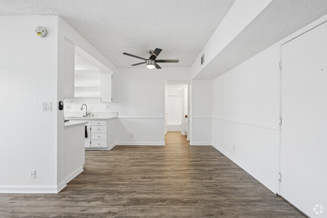 2BR, 2BA - 1200SF - Dining Room