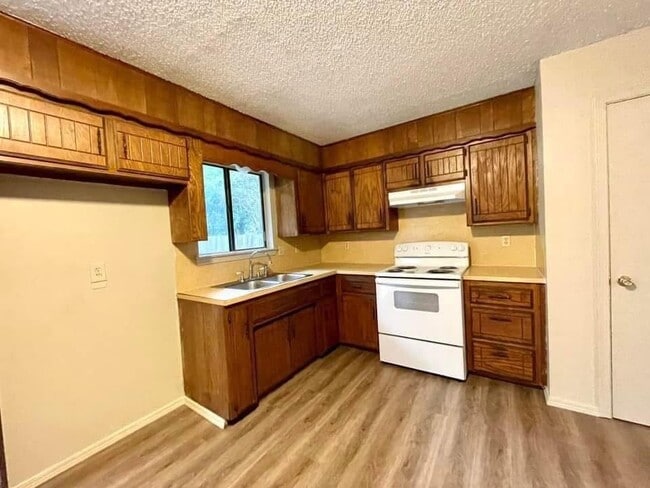 Photo - 221 5th Ave NW