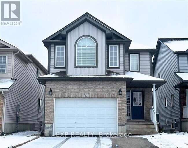Photo - 304 Lemon Grass Crescent