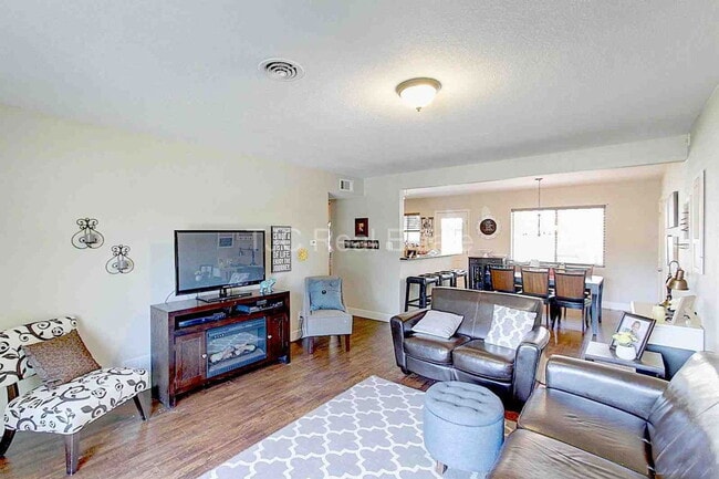 Photo - 795 Salem St