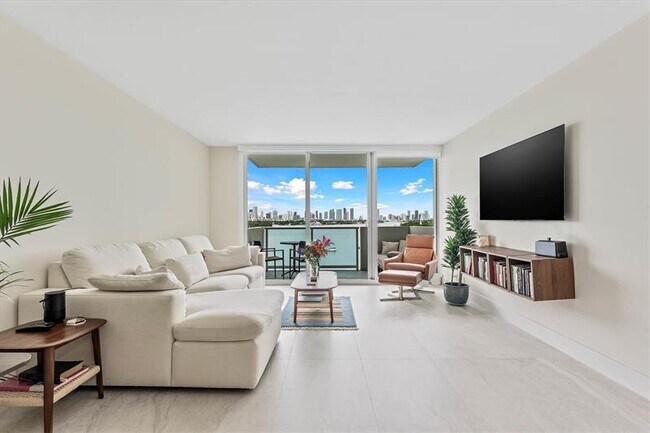 Building Photo - 1200 West Ave Unit 604