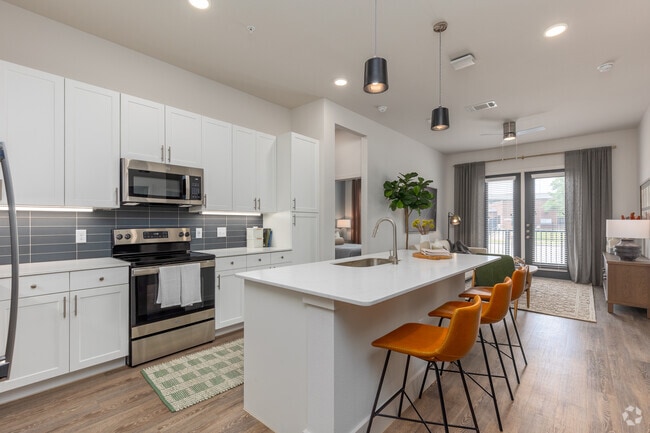2BR, 2BA - 1,055SF | B1 - Living Area