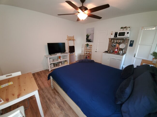 Photo - 166 S Gardner St Unidad 2