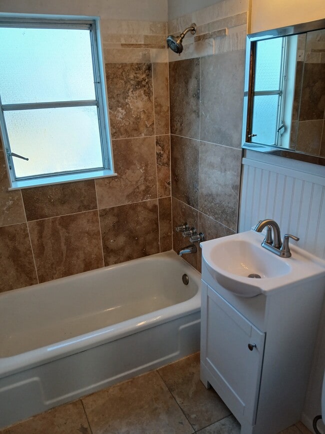 Photo - 5413 Jersey Ave S