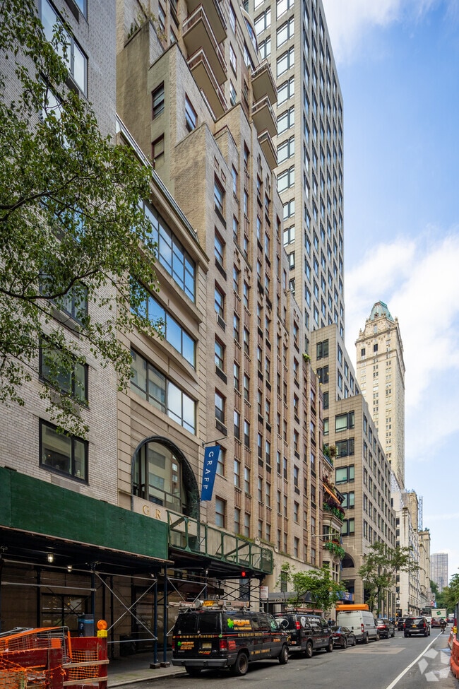 Photo - 40 E 61st St