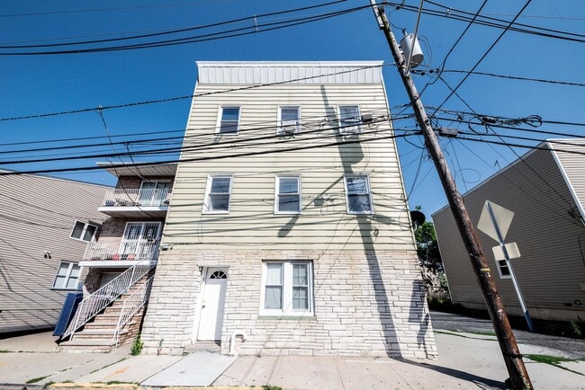Building Photo - 5814 Newkirk Ave Unit 2