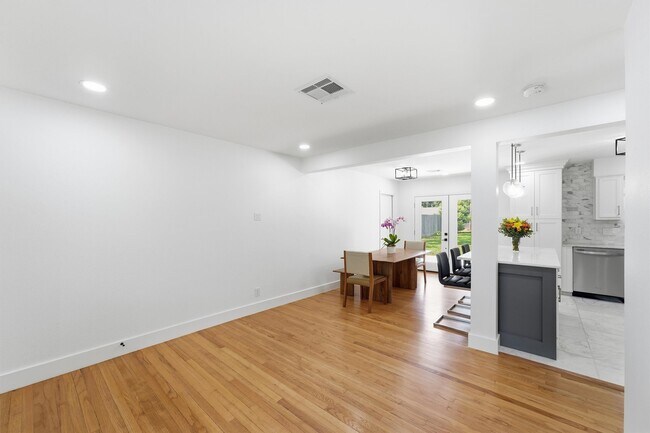 2014 Woodcrest Dr