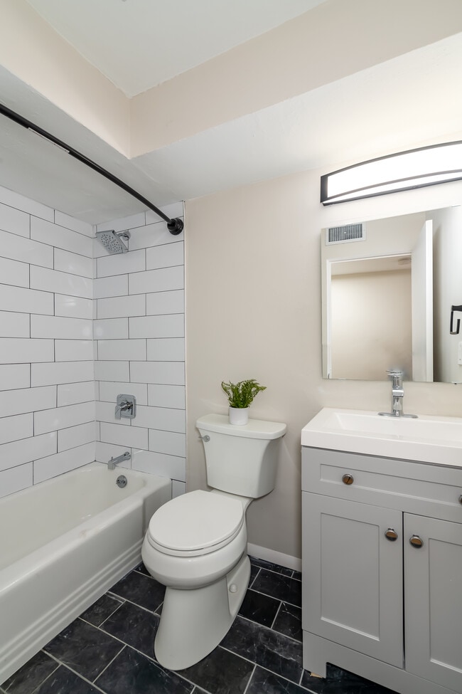 Photo - Lindenwood Heights Apartments