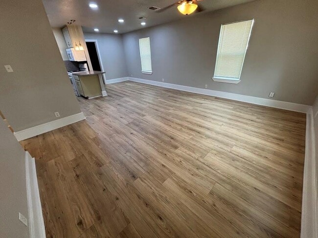 Photo - 505 Clarke St