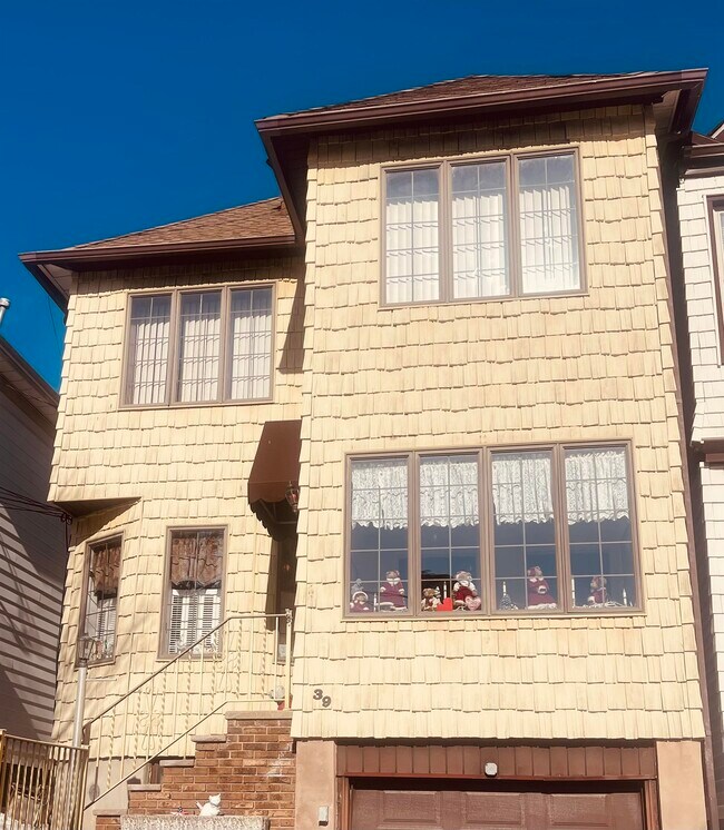 Photo - 39 W 35th St Unit 2