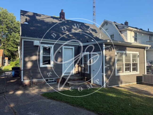 Photo - Close to University of Toledo 4 bedroom 2 bathroom home.