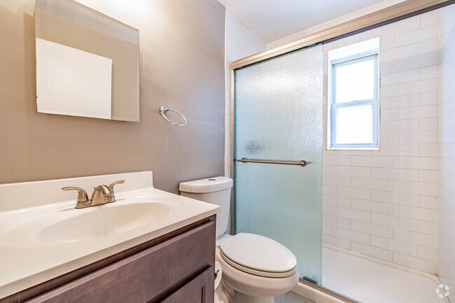 2BR, 1BA - 850SF - Primary Bathroom