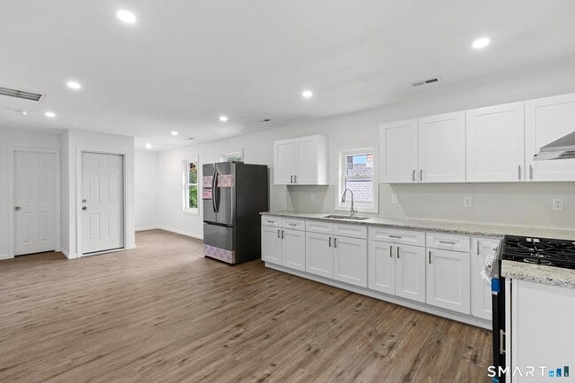 Photo - 16 Arch St Unit 3