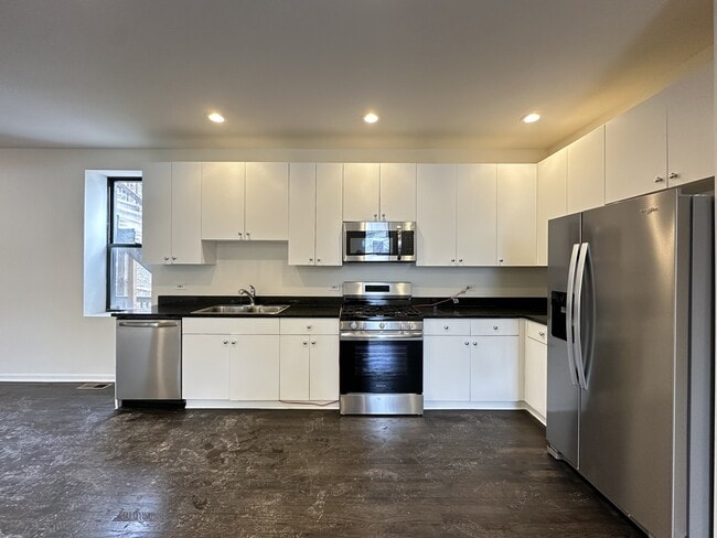 Photo - 1260 N Greenview Ave Unit HC