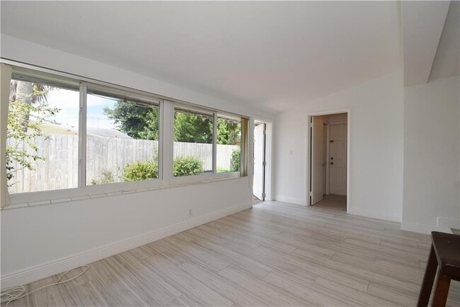 Photo - 1711 NE 60th St