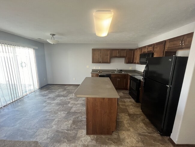 Photo - Newer 3-Bed Townhome in NW Columbus, attached double car garage and private back yard!