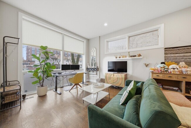 Photo - 2528 N Linden Pl Unit 1