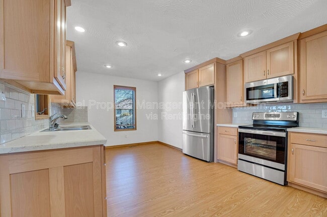 Photo - 1868 S White Oak Ave