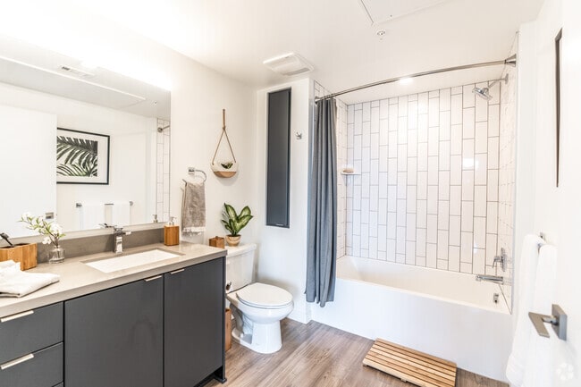 1BR, 1BA - 792 SF