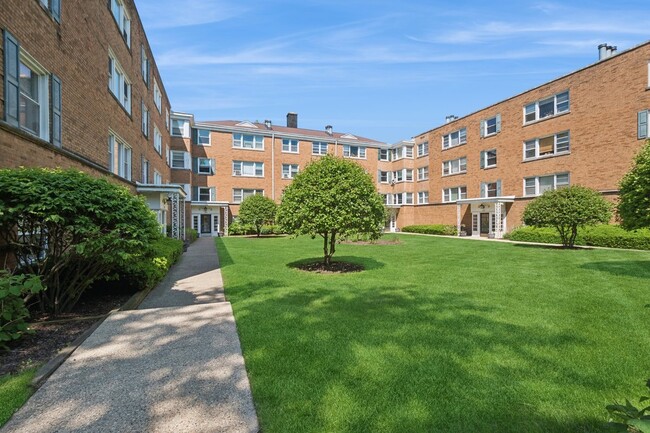 Building Photo - 524 Michigan Ave Unit 2S