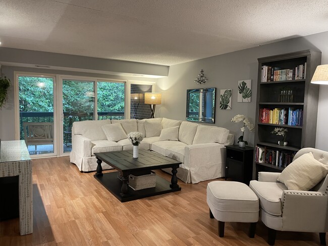 Living Room - 11818 Breton Ct #11 Unit 11818 Breton CT.