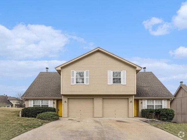 Building Photo - 810 SW Pinebrook Village Ct Rental